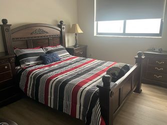 Wood bedroom frame /mattres/2 night stand/1 dresser/mirror