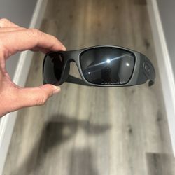 NEW OAKLEY FUELCELL POLARIZED SUNGLASSES