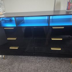 Cajonera de 6 muy espaciosa con luz.