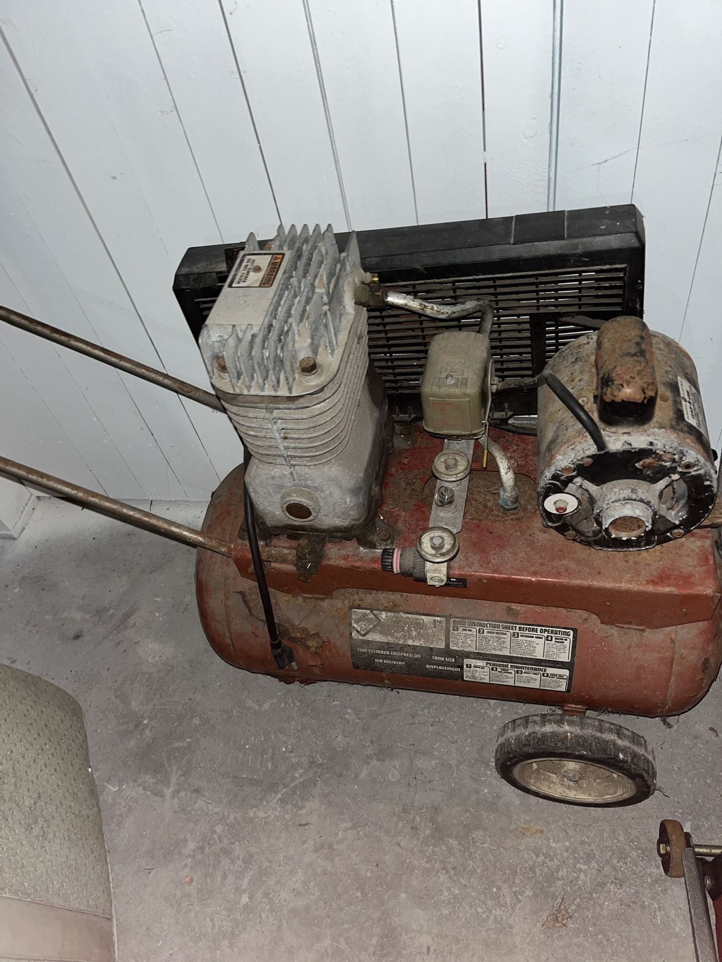 Sears Craftsman 100 PSI Twin Cylinder Air Compressor