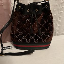 GUCCI BUCKET BAG 