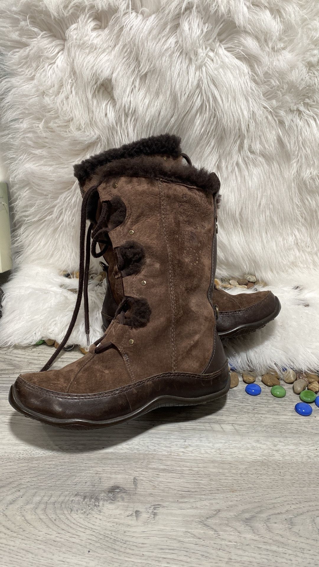 The north face womens snow-boots size 6