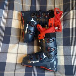 2023 Atomic Hawk Ultra 110 S GW Ski Boots