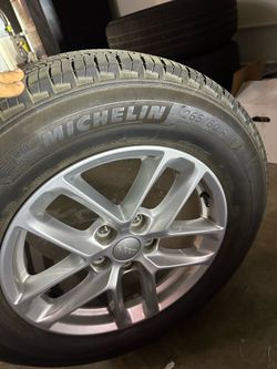MICHELIN TIRE AND RIM Size 265/60/18