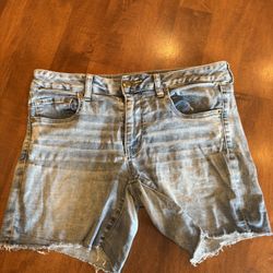 Woman’s American Eagle jean shorts shipping available