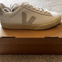 Veja Size 40