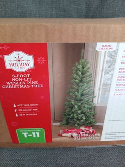 BRAND NEW BOXES CHRISTMAS TREES $25 EACH BOX 6FT. THANK YOU..🙏