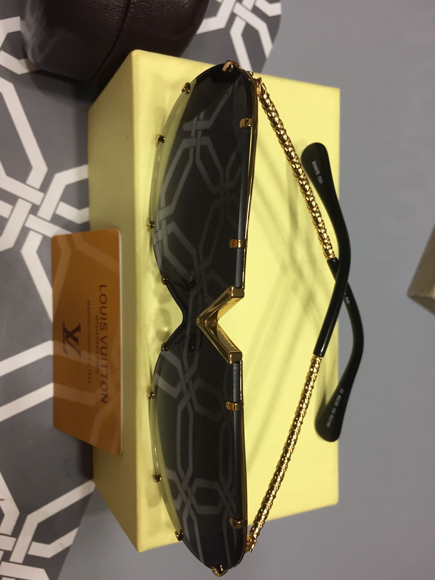Nice Authentic Louis Vuitton LV Drive Z0926E Damier/Gold Framed Sunglasses  for Sale in Aurora, CO - OfferUp