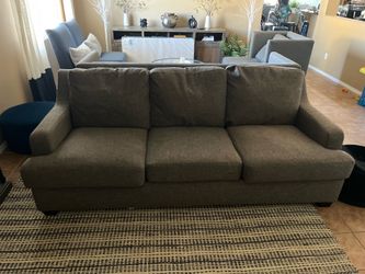 Comfortable Brown Sofa – Excellent Condition