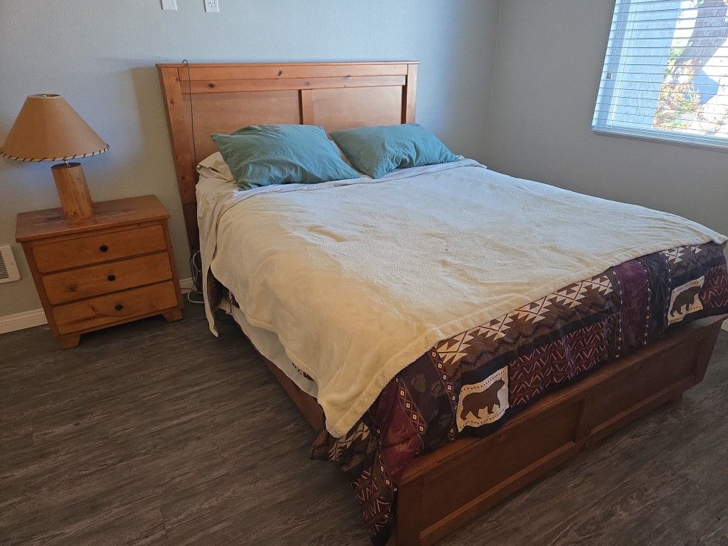 Queen Bedroom Set - Knotty Pine Wood