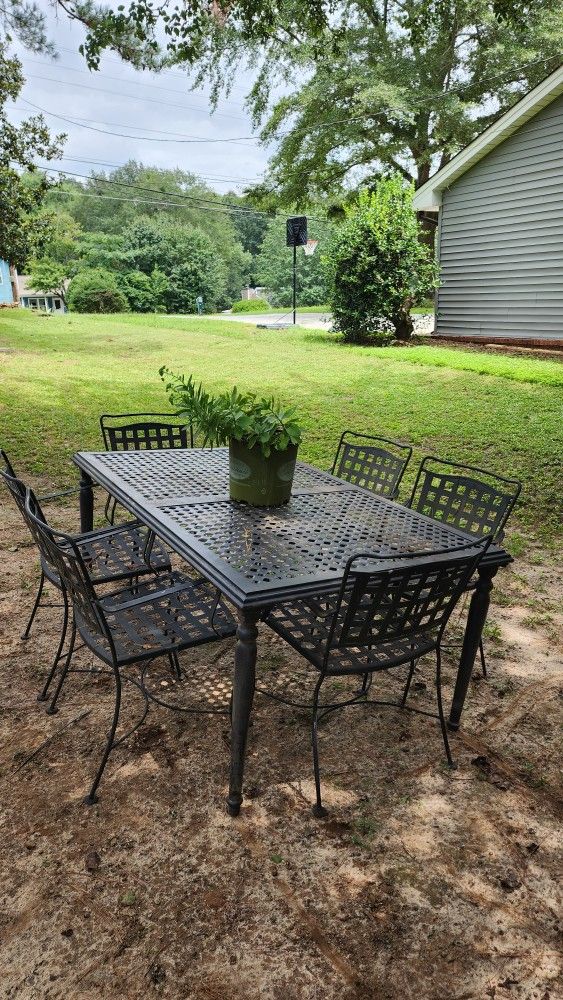 Aluminum Table and Iron Chairs Patio Set