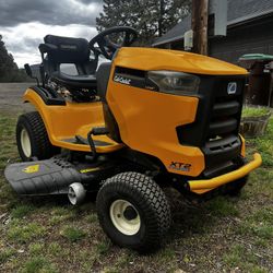 Club Cadet XT2 LX42 Riding Lawn Mower