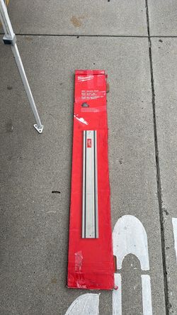 MILWAUKEE 55"IN TRACK GUIDE RAIL NEW