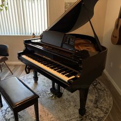 Kohler & Campbell SKG500 Baby Grand Piano