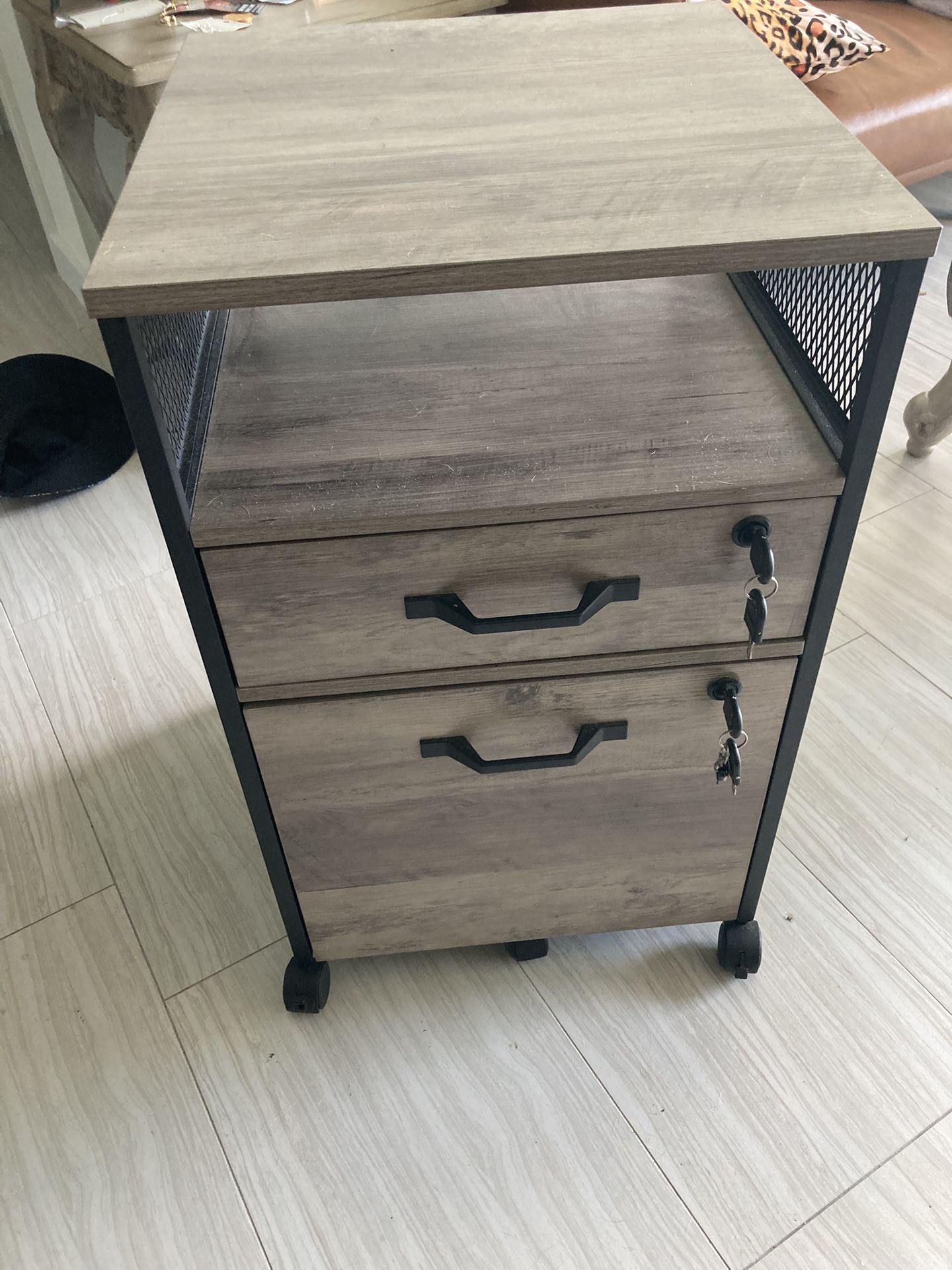 EDGEWATER FILE CABINET With Locks & Keys