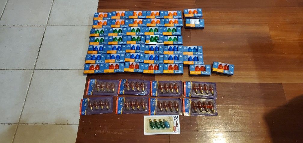 Lot of 200 New  Christmas light C7 Bulbs 5 watts.
