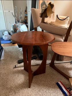 Round wood pedestal end table