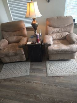 Very nice clean non smoker recliners