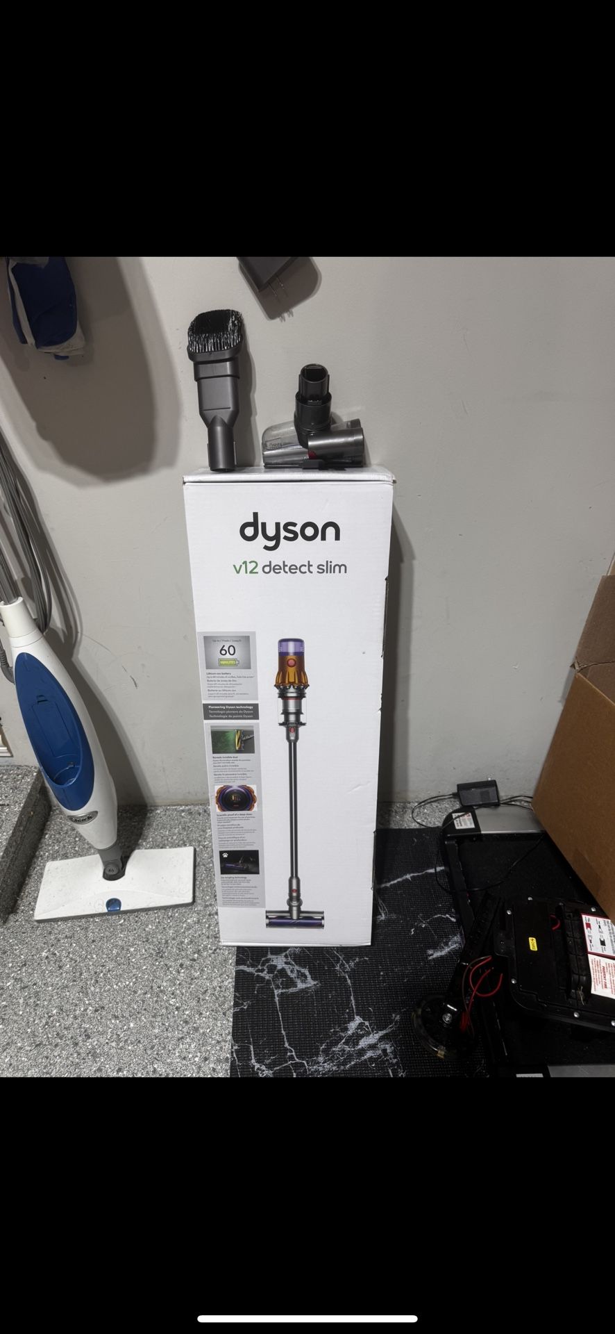 Brand New Dyson V12 Detect Slim. Extra Accessories, Car Cleaning Kit And Charging Station!