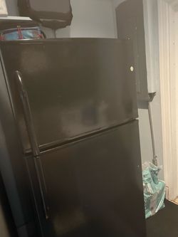 FREE Refrigerator/Freezer – Keeps cold, needs DIY fix!