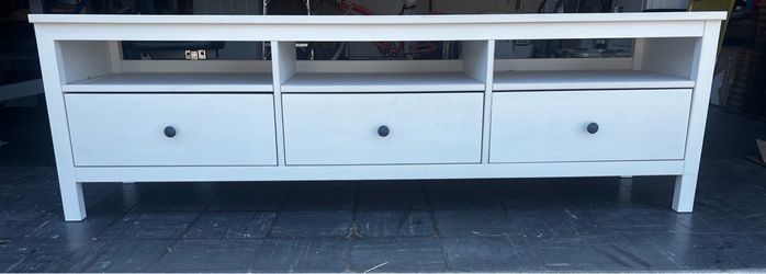 3 Drawer, 3 shelve entertain center
