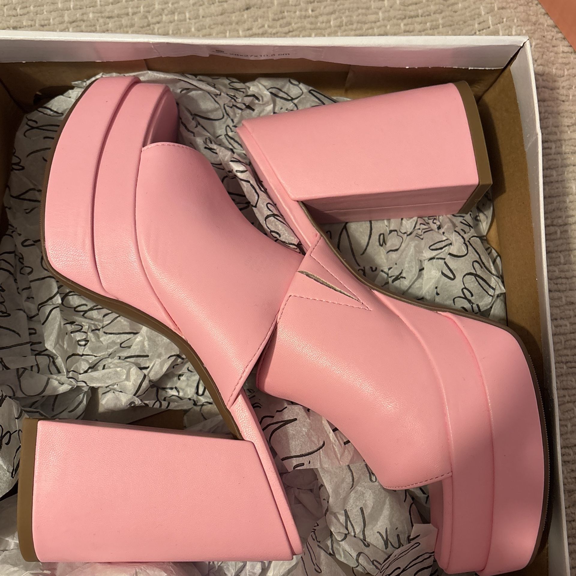 Pink Heels Size 7.5 Never Worn 
