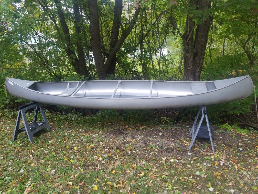 Grumman Canoe 17ft Aluminum Canoe in Excellent Condition 285.0