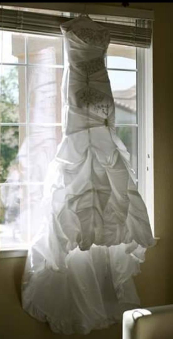 Davids Bridal Mermaid Trumpet Style Size 2 White Wedding Dress