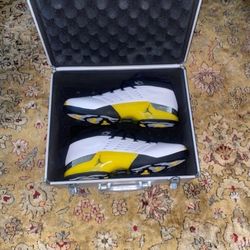 Jordan 17 Low Lightning 