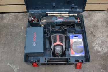 Bosch PS50 12V Cordless Oscillating Multi Tool W/2 Battery, Charger & Attachments