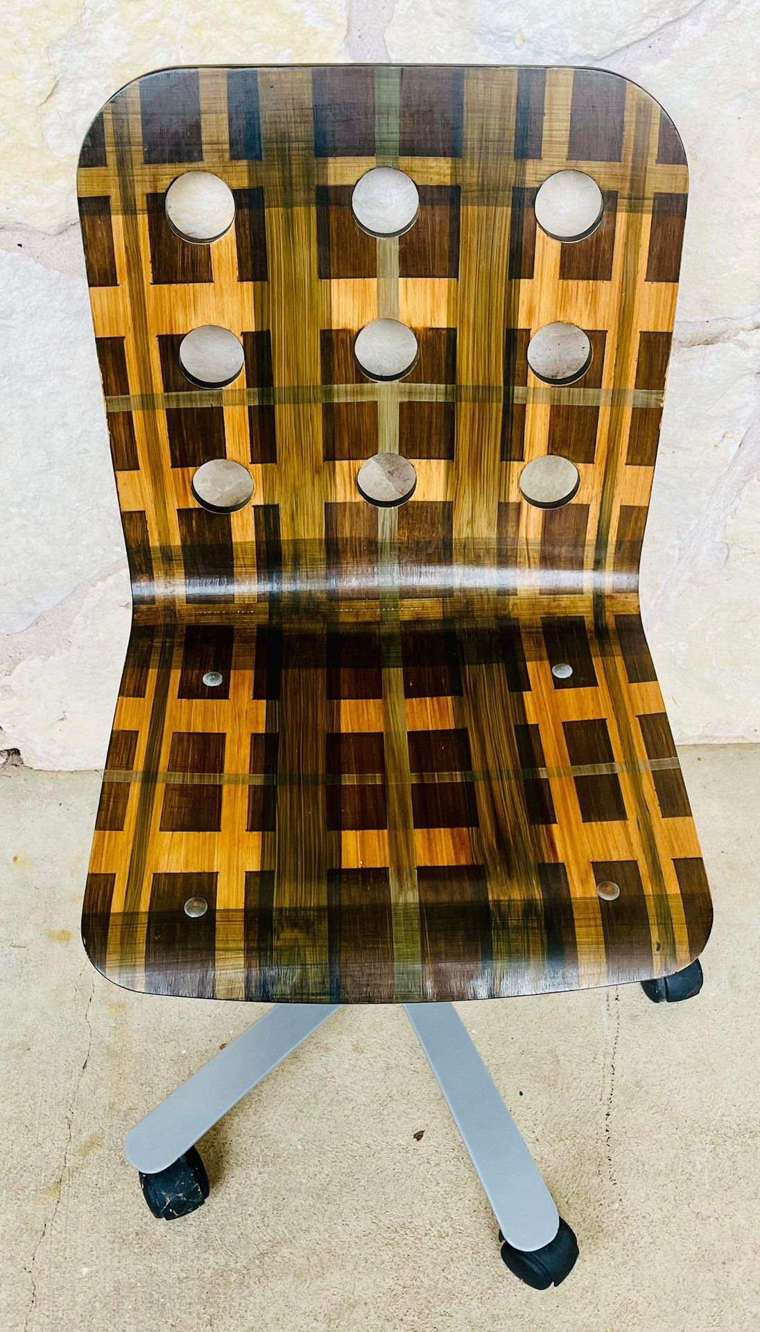 Beautiful Wooden Swivel Chair - Adjustable Height