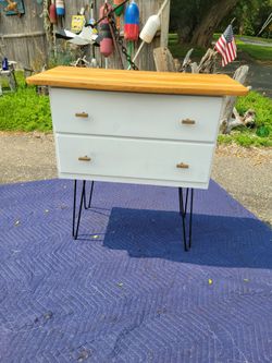 2 Drawers folk Art Pin legs Entrance way Accent Dresser