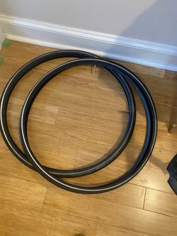 2X Schwalbe marathon 700Cx32 Tires, With Tubes (presta)