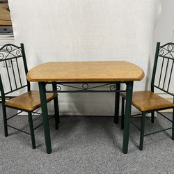 Table & Chairs 