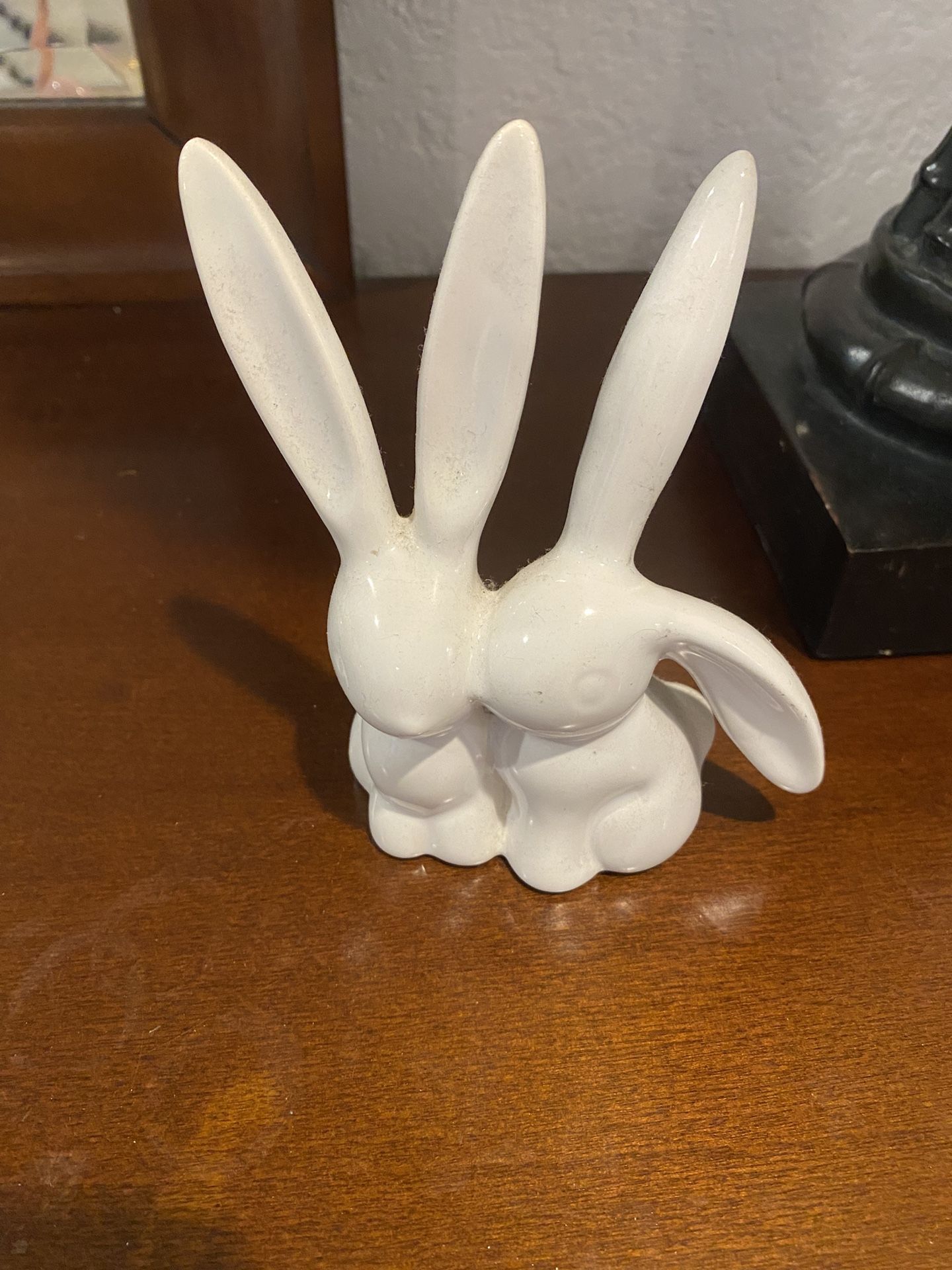 Small white bunny ring holder