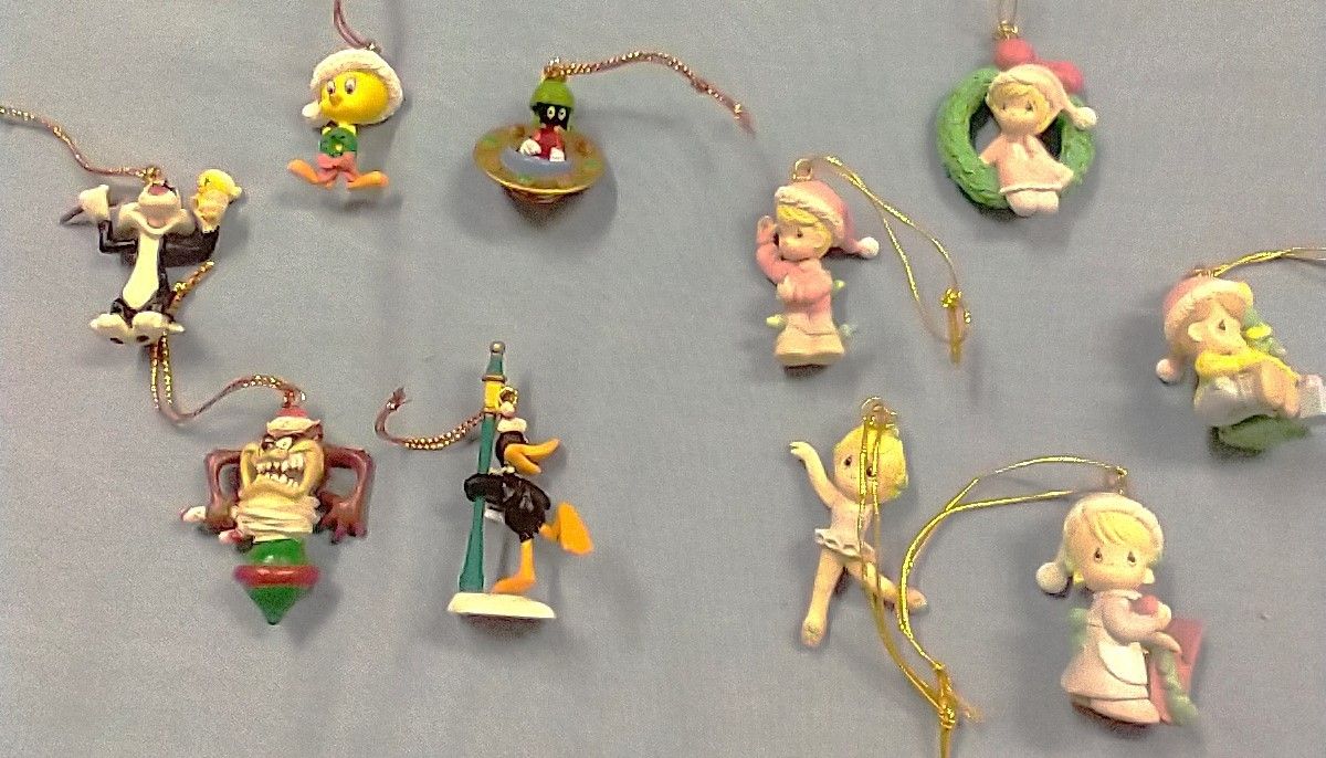 

Ornaments, 5 Looney Tunes and 5 Precious moments all 1 ½ " high--
