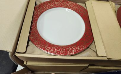 Brand NEW In Box Mikasa PARCHMENT RED, 40-Piece Porcelain Dinnerware Fine Dining China Set L3471/040 Holiday Gift Dinner formal Service For 8