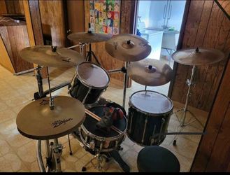 Tama Drum Set W /cymbals