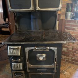 ANTIQUE CAST IRON WOOD BURNING COOK STOVE for Sale in Groom Creek, AZ -  OfferUp