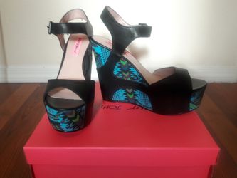 Betsey Johnson platform wedges sz 8.5/9 + earrings combo