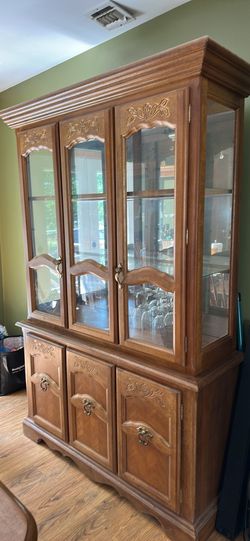 Free dining cabinet
