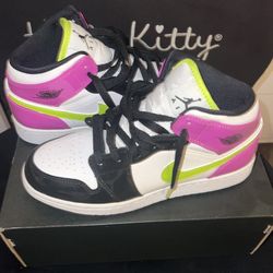 Nike Air Jordan 1 Mid SE "Cyber Active Fuchsia : Size 6GS