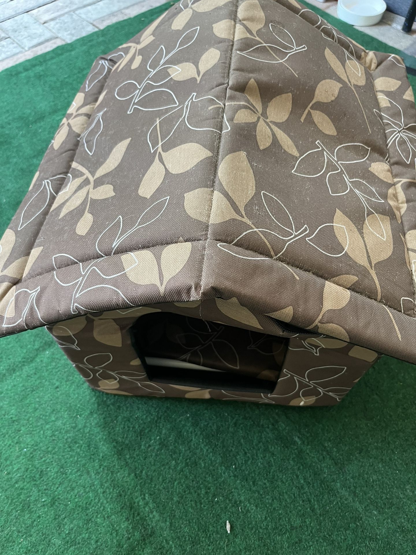 Cat home Medium