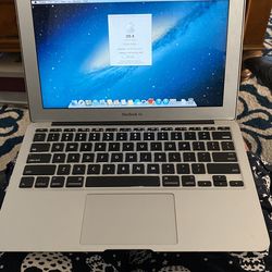 Mcbook Air 11” 2019 $350