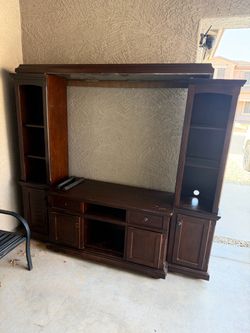 Entertainment center