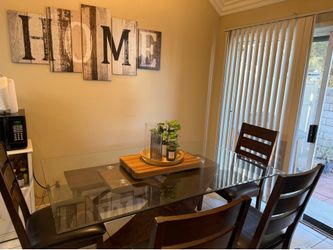 Glass dining table with 4 chairs.