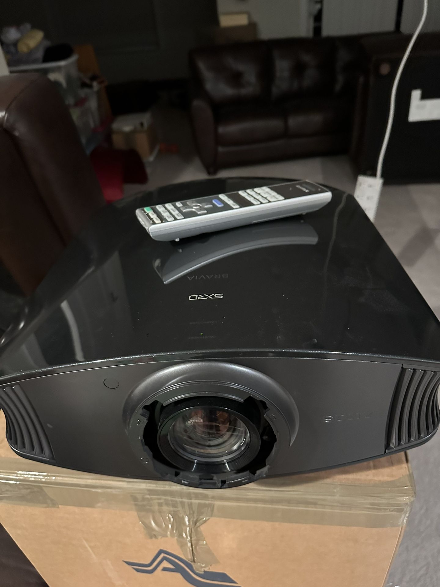 Sony VPL-VW60 BRAVIA SXRD with Remote Control