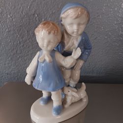 Vintage Porcelain Figurine From East Germany. 
