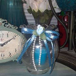 Decorative clear Glass vase candle holder w blue candle and blue ribbon like new home decor $5 Firm!!!