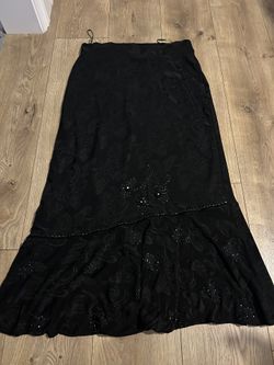 Beautiful Long Maxy Black Floral Stretch Skirt Size 13 Elegant Like New 